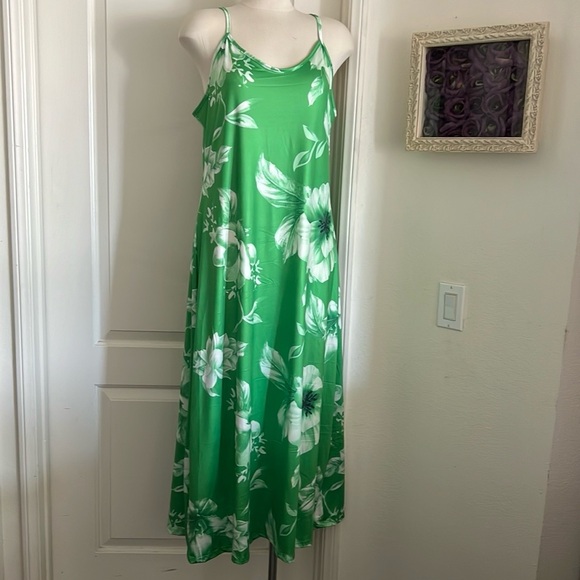 Maxi~Dress / Spaghetti Straps / Green & White Floral - Picture 11 of 11